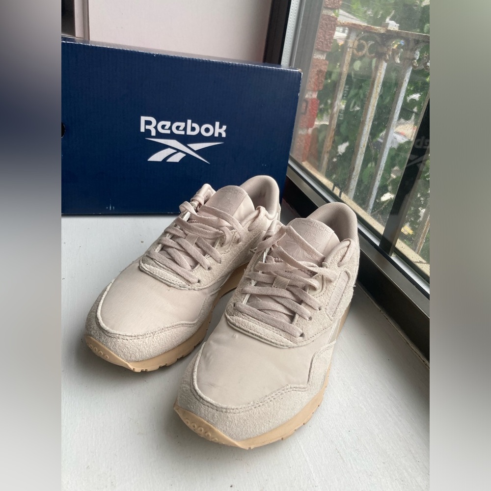Reebok Beige Low-Top Sneakers with Gum Sole